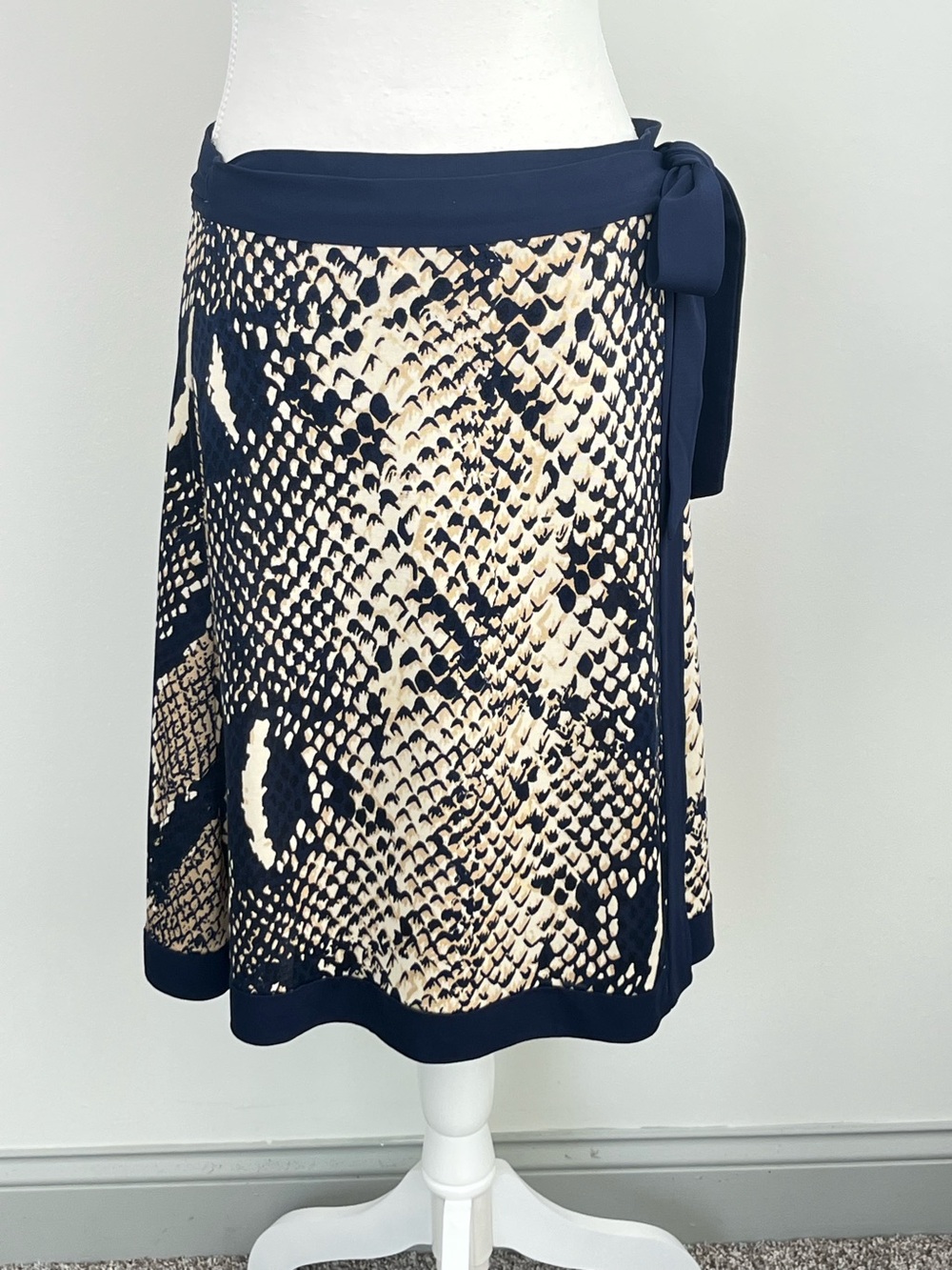 Diane Von Furstenberg Louisa navy beige snake print 100% silk wrap skirt, 10.